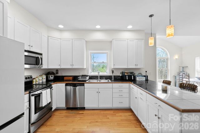 11 Starlight Drive, Black Mountain, NC 28711
