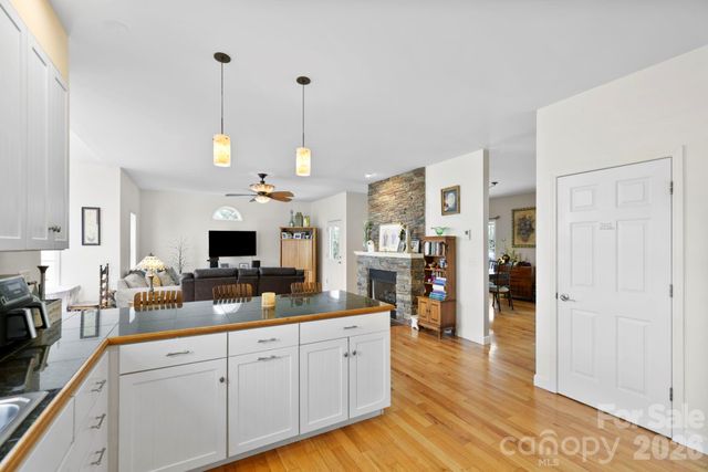 11 Starlight Drive, Black Mountain, NC 28711