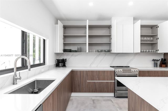 2560 NE 199th Street, Miami, FL 33180