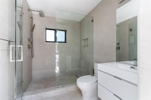 2560 NE 199th Street, Miami, FL 33180