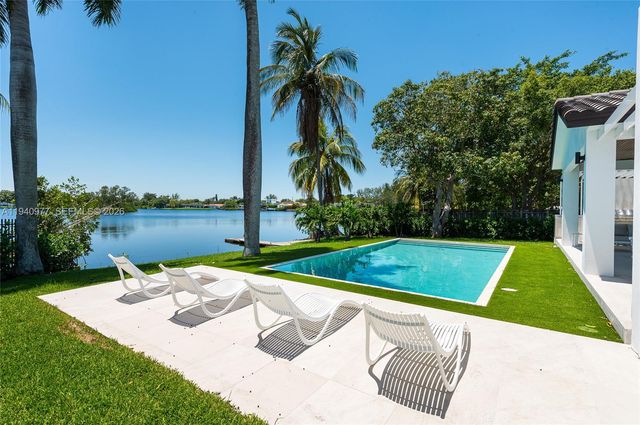 2560 NE 199th Street, Miami, FL 33180