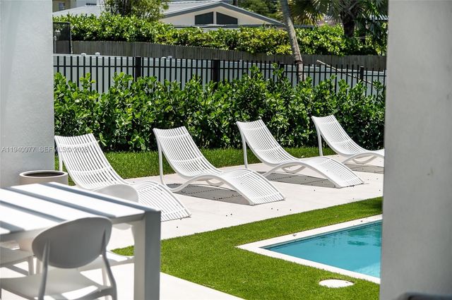 2560 NE 199th Street, Miami, FL 33180