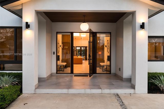 2560 NE 199th Street, Miami, FL 33180