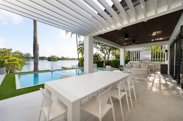 2560 NE 199th Street, Miami, FL 33180