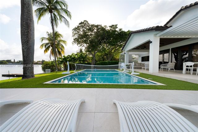 2560 NE 199th Street, Miami, FL 33180