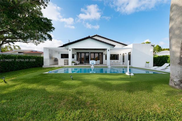 2560 NE 199th Street, Miami, FL 33180