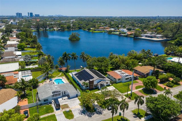 2560 NE 199th Street, Miami, FL 33180