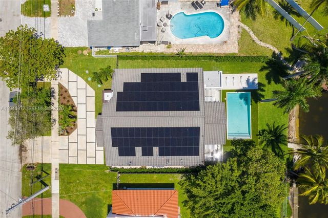 2560 NE 199th Street, Miami, FL 33180