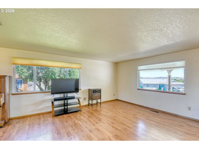 1107 Sw 23RD St, Pendleton, OR 97801