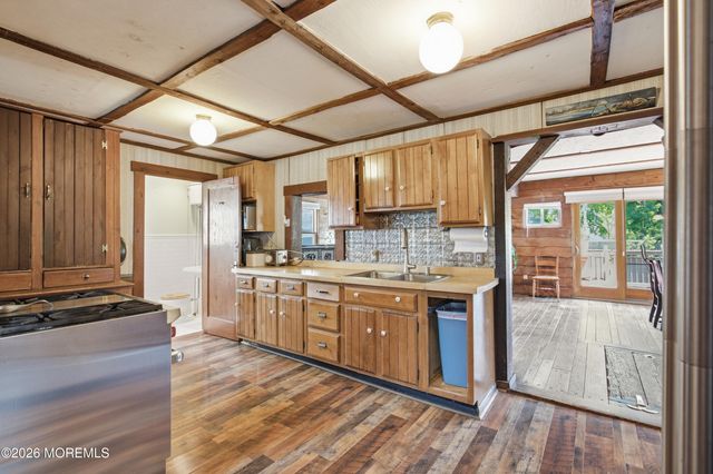 674 E Bay Avenue, Barnegat, NJ 08005