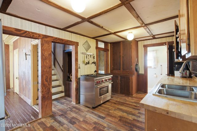 674 E Bay Avenue, Barnegat, NJ 08005