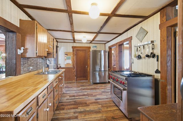674 E Bay Avenue, Barnegat, NJ 08005