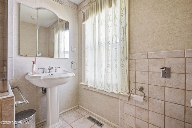 674 E Bay Avenue, Barnegat, NJ 08005