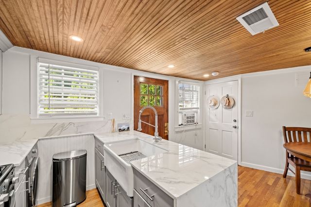 7 Lee 3, Marblehead, MA 01945