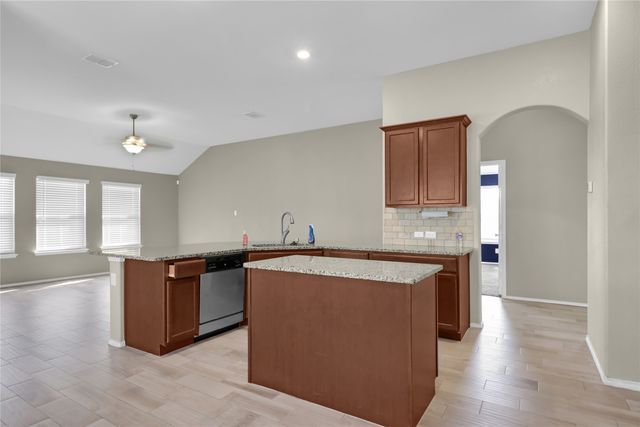 5320 Creek Hill Lane, Fort Worth, TX 76179