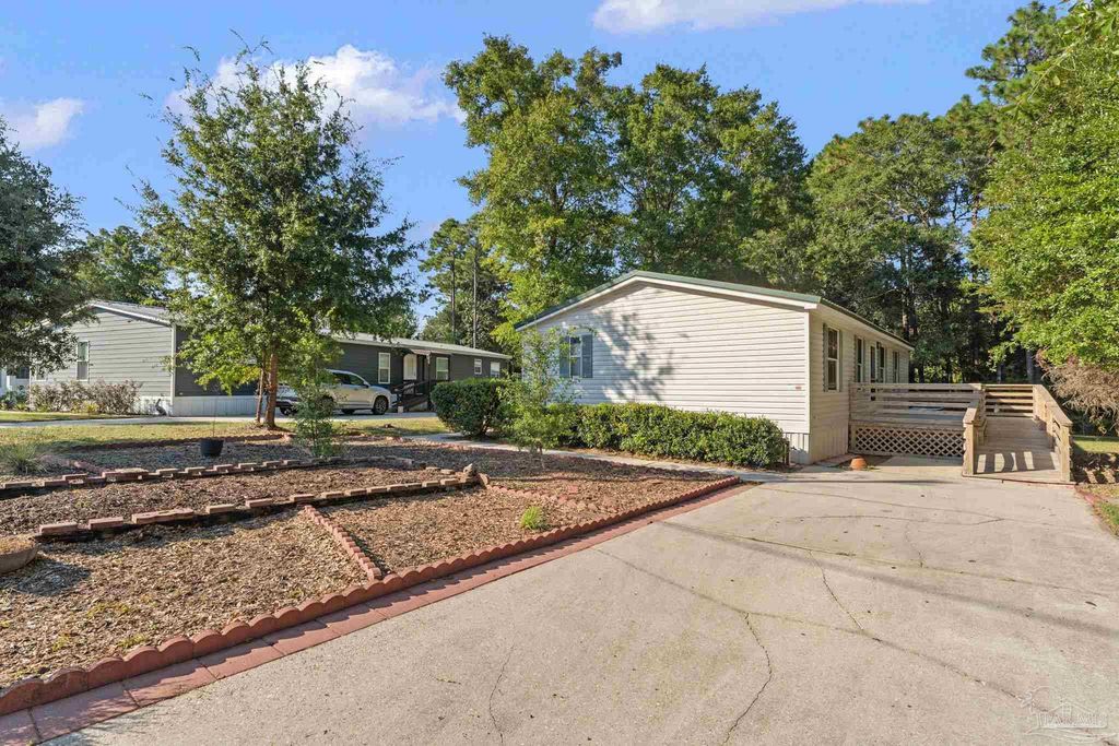 1844 Suavez Dr, Lillian, AL 36549