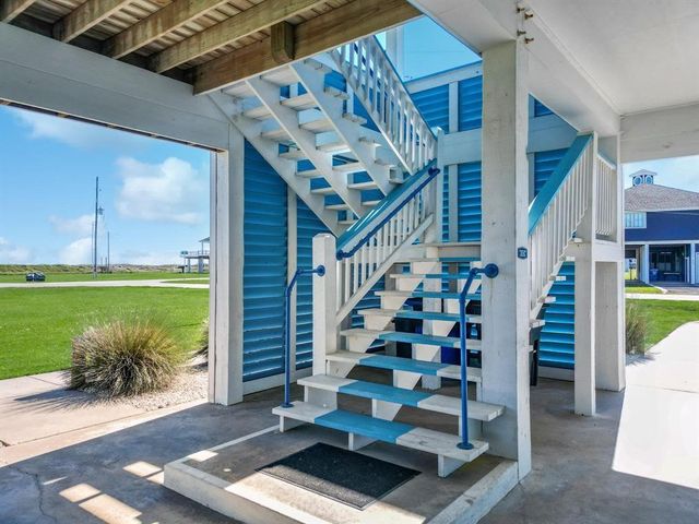 808 Pinata Drive, Crystal Beach, TX 77650