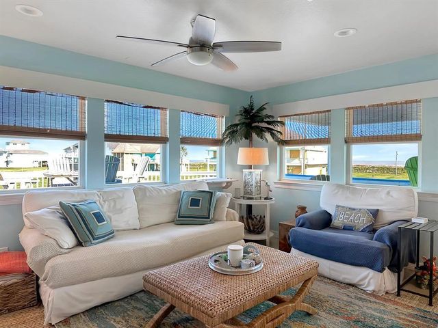 808 Pinata Drive, Crystal Beach, TX 77650