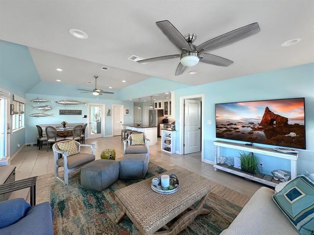 808 Pinata Drive, Crystal Beach, TX 77650