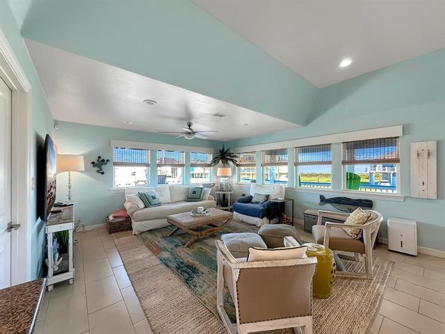 808 Pinata Drive, Crystal Beach, TX 77650