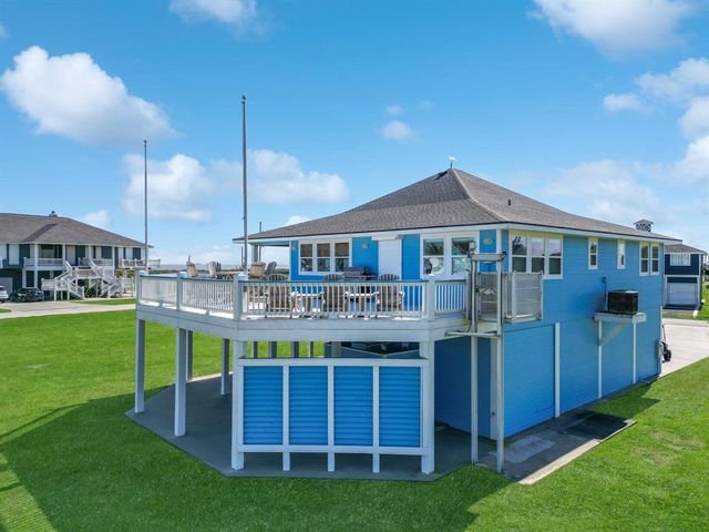 808 Pinata Drive, Crystal Beach, TX 77650