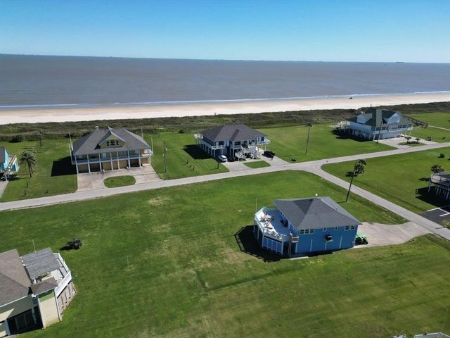 808 Pinata Drive, Crystal Beach, TX 77650