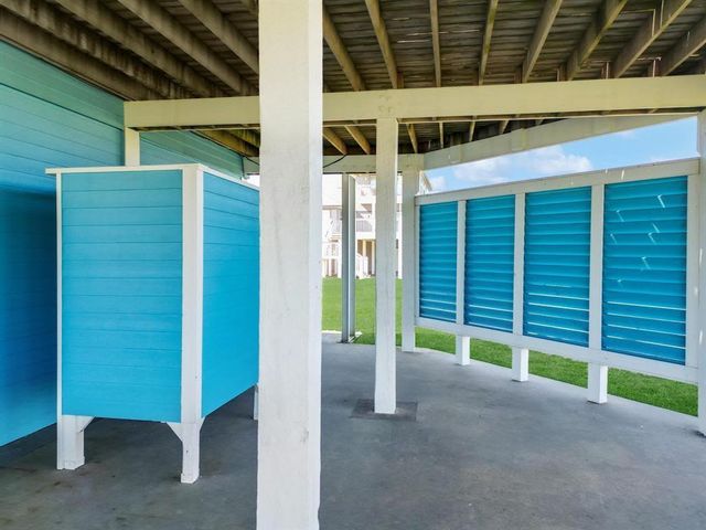 808 Pinata Drive, Crystal Beach, TX 77650