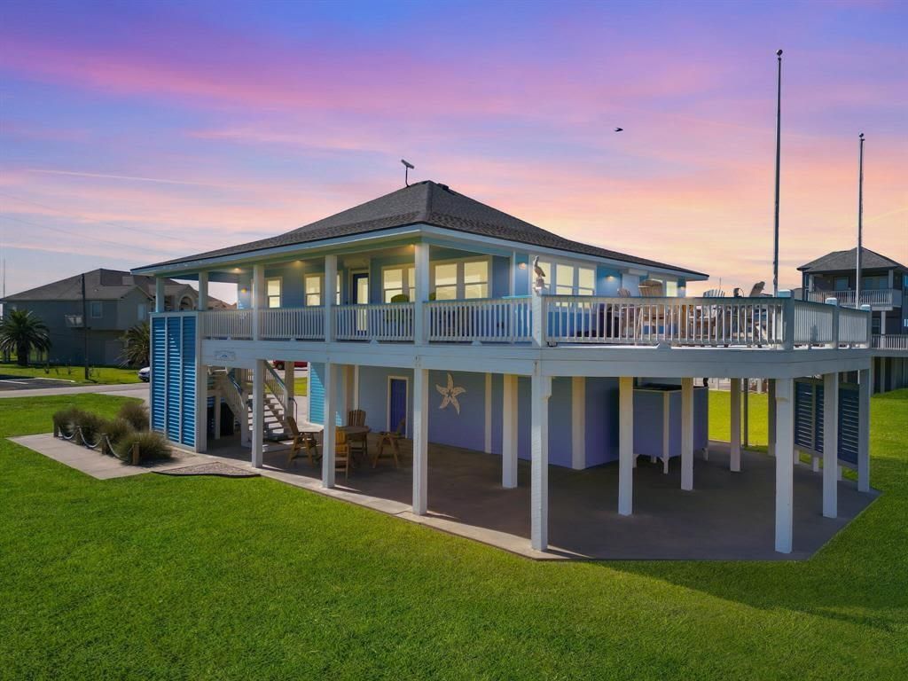808 Pinata Drive, Crystal Beach, TX 77650