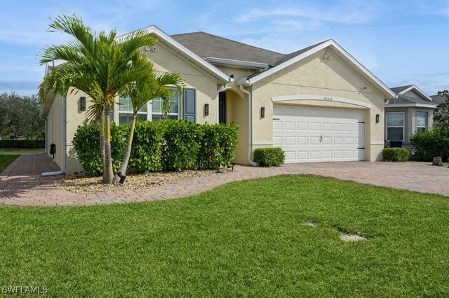 10313 Silver Pond LN, Lehigh Acres, FL 33936
