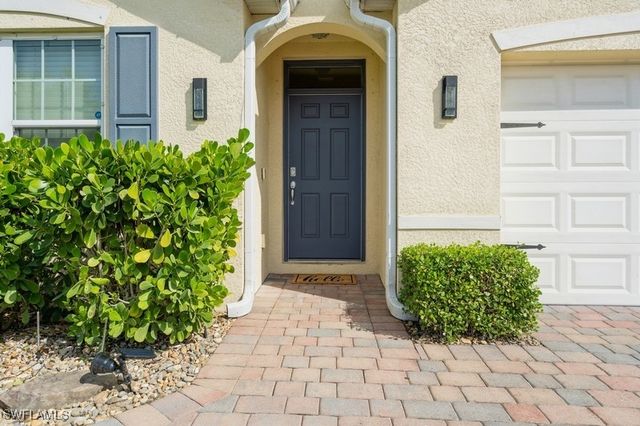 10313 Silver Pond LN, Lehigh Acres, FL 33936