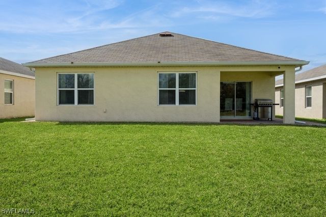 10313 Silver Pond LN, Lehigh Acres, FL 33936