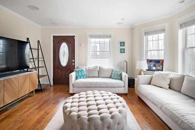 7 Gem Ave 7, Boston, MA 02135