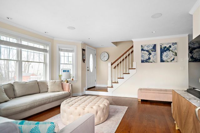 7 Gem Ave 7, Boston, MA 02135