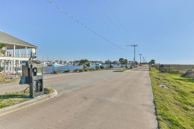 8 Fleming, Hitchcock, TX 77563