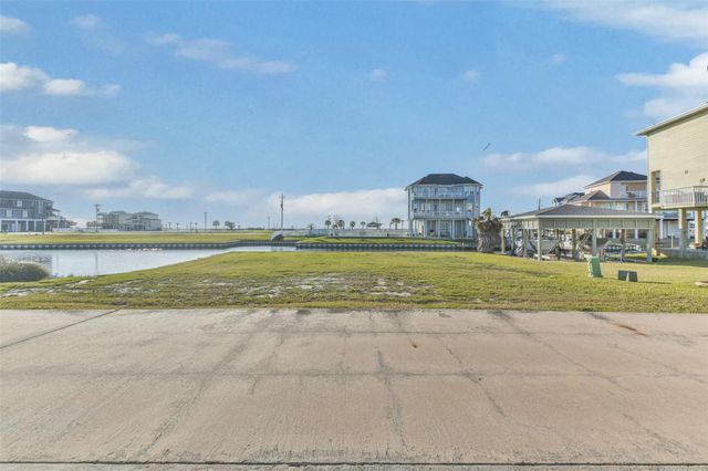 8 Fleming, Hitchcock, TX 77563