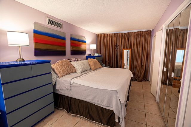 601 Three Islands Blvd 117, Hallandale Beach, FL 33009