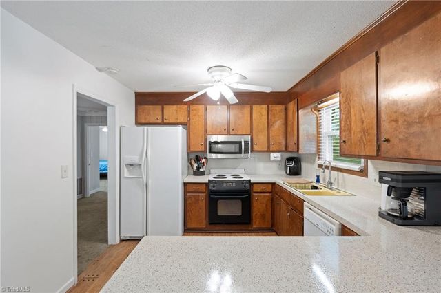 424 West Street, King, NC 27021