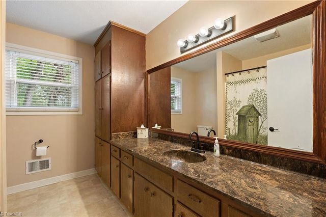 424 West Street, King, NC 27021