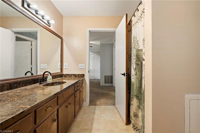 424 West Street, King, NC 27021