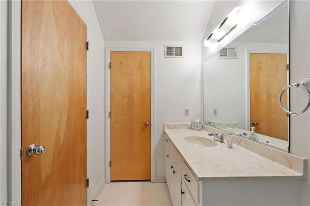 424 West Street, King, NC 27021