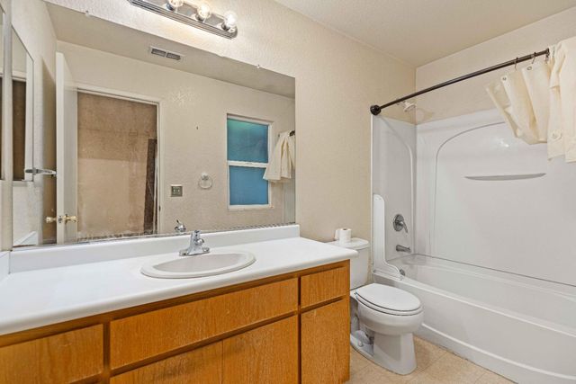 310 W F St, Turlock, CA 95380