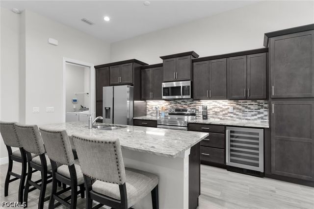 635 NE 7th TER, Cape Coral, FL 33909