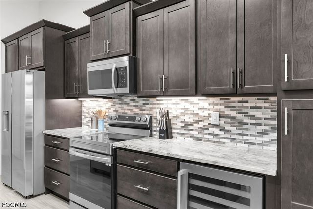 635 NE 7th TER, Cape Coral, FL 33909