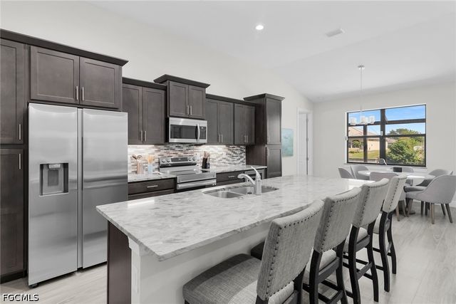 635 NE 7th TER, Cape Coral, FL 33909