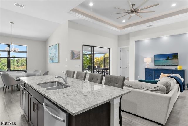 635 NE 7th TER, Cape Coral, FL 33909