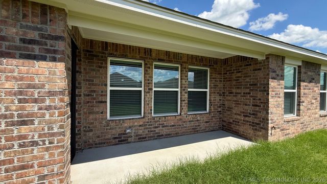 10896 S 272nd Avenue, Coweta, OK 74429