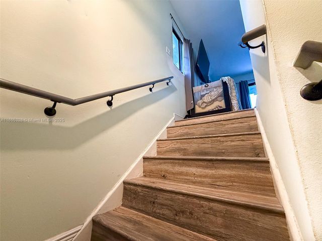 6630 Charleston St, Hollywood, FL 33024