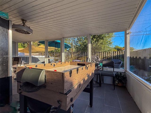 6630 Charleston St, Hollywood, FL 33024