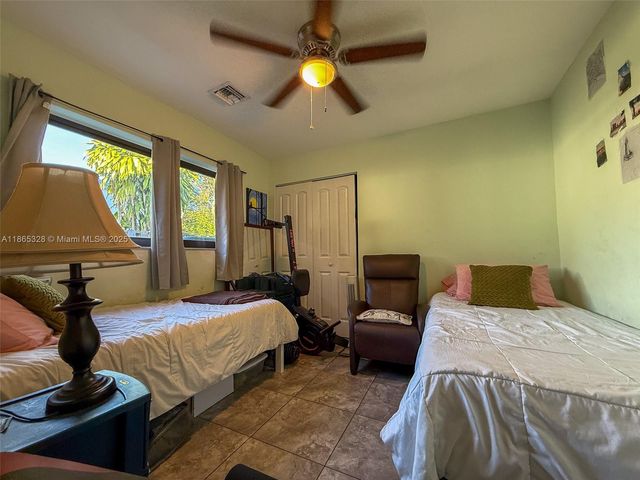 6630 Charleston St, Hollywood, FL 33024