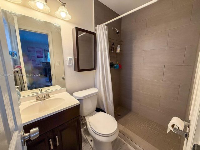 6630 Charleston St, Hollywood, FL 33024